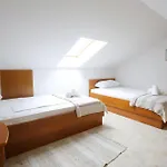 Casa vacanze 6 Bedroom Beautiful In *