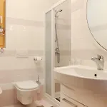 6 Bedroom Beautiful In Casa vacanze Zara