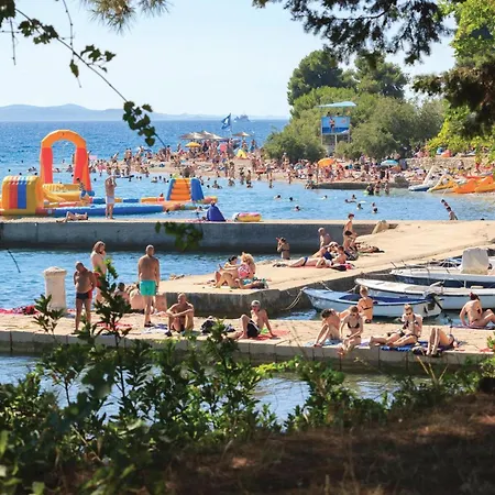 6 Bedroom Beautiful In Hébergement de vacances *