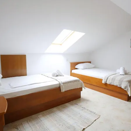 Prázdninový dům 6 Bedroom Beautiful In *