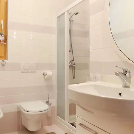 6 Bedroom Beautiful In Сasa de vacaciones Zadar