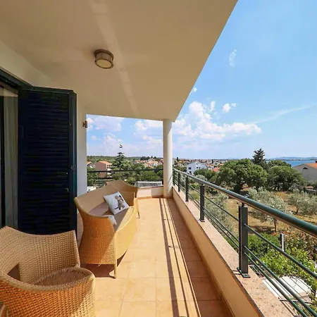 6 Bedroom Beautiful In Prázdninový dům Zadar