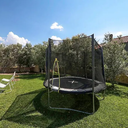 6 Bedroom Beautiful In Prázdninový dům Zadar