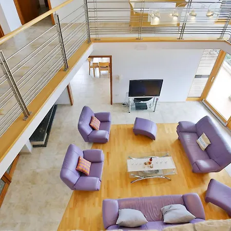 6 Bedroom Beautiful In *