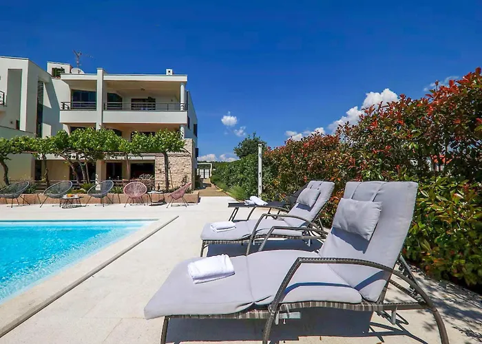 Hébergement de vacances 6 Bedroom Beautiful In