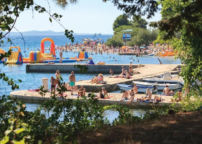 6 Bedroom Beautiful In Hébergement de vacances *