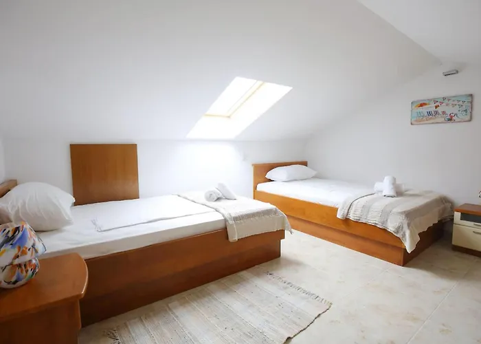 Hébergement de vacances 6 Bedroom Beautiful In *