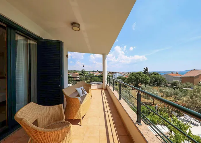 6 Bedroom Beautiful In Hébergement de vacances Zadar