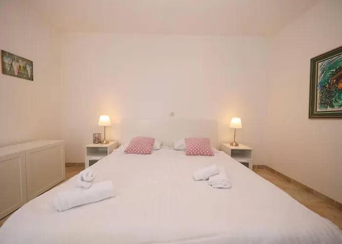 Hébergement de vacances 6 Bedroom Beautiful In Zadar