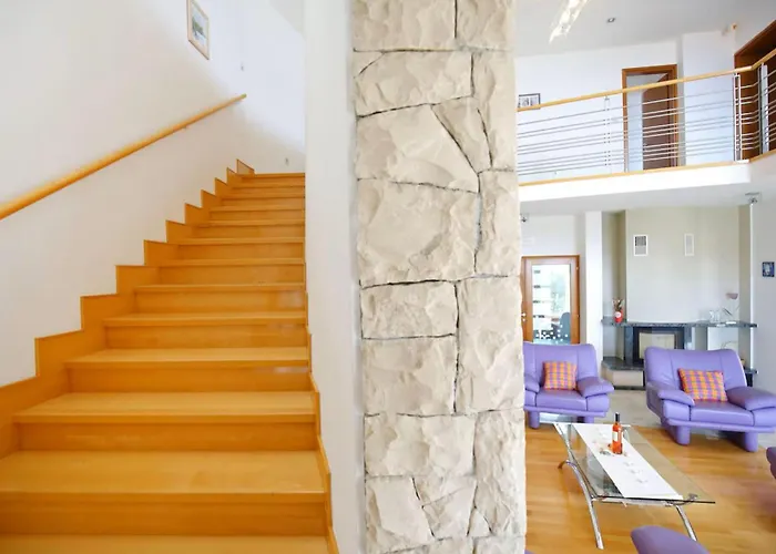 6 Bedroom Beautiful In