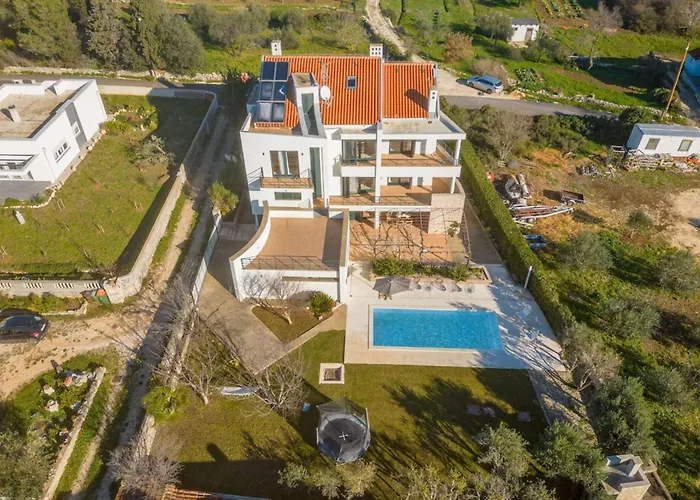 6 Bedroom Beautiful In Hébergement de vacances